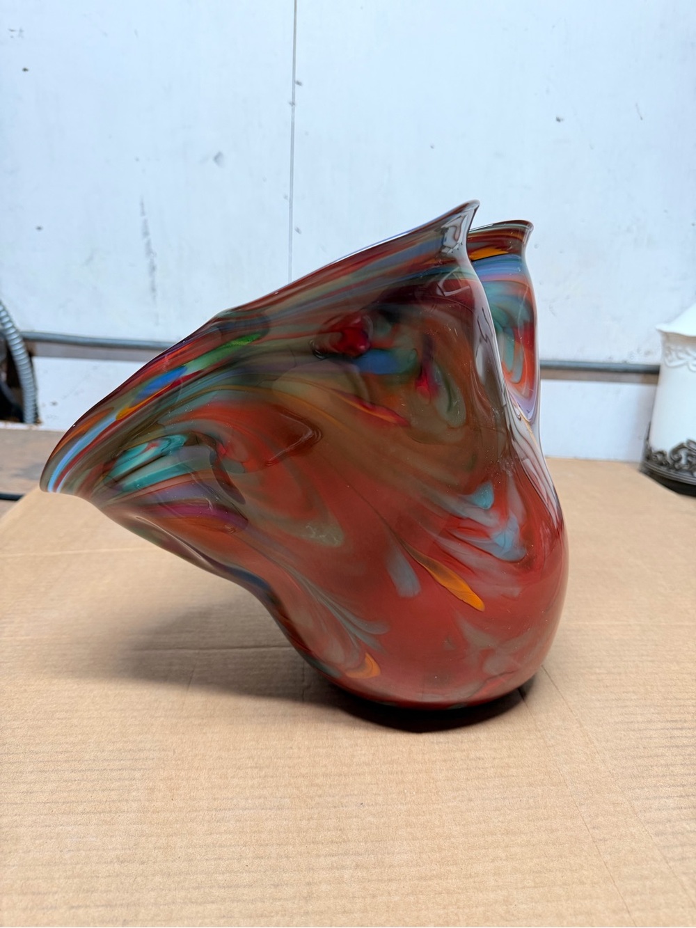Huge 15” signed The Glass Hive Oregon Hand Blown Ruffled Ribbon Art Glass Bowl - Picture 14 of 16